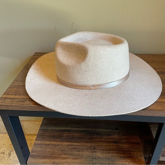 Glitzy Bella Hat - Picture 2 of 5